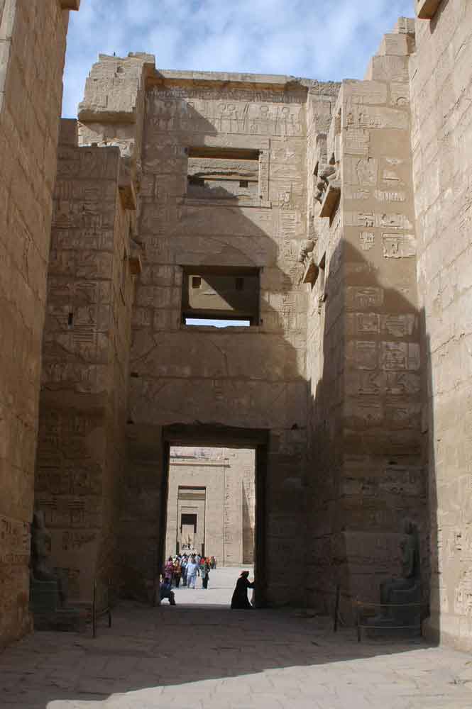 Egipto 172 - Medinet Habu - templo de Ramses III.jpg